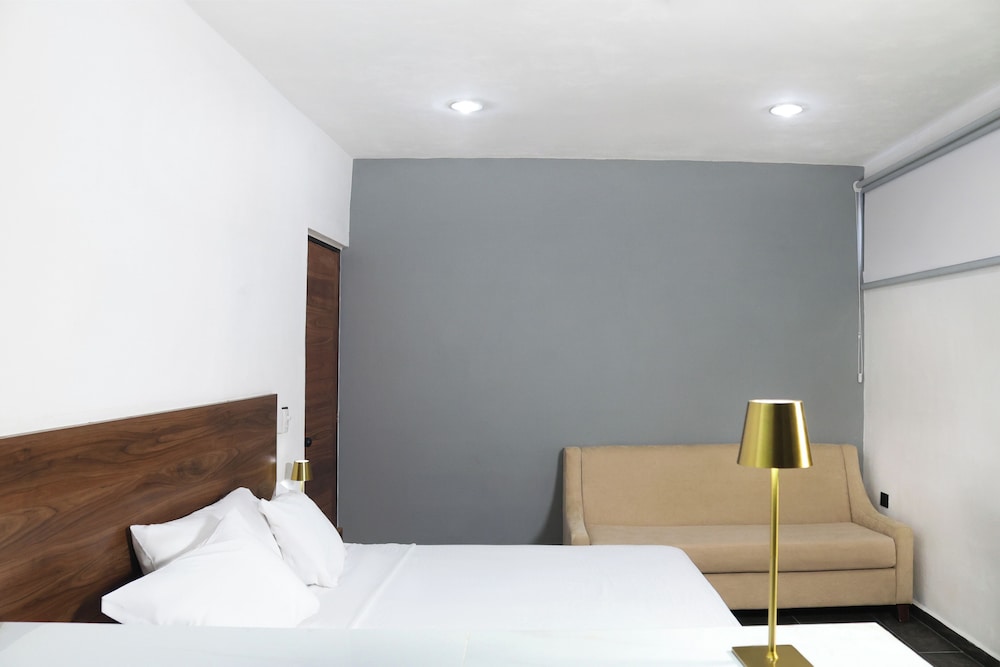 Comfort Studio, 1 King Bed photo 1