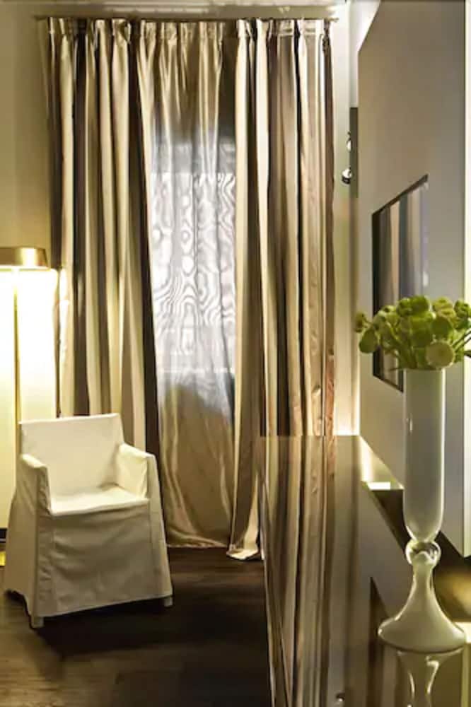 Deluxe Double Room - Photo 8