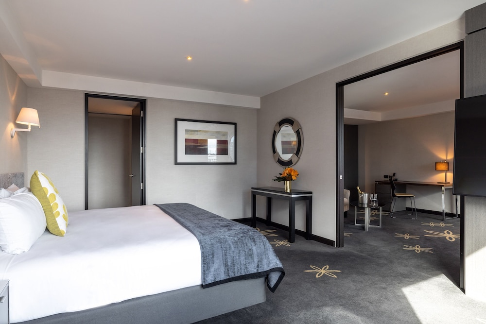 Premium King Suite - Photo 2