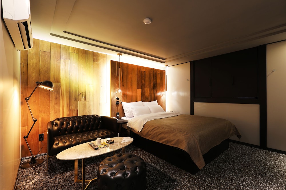Standard Double Room - Photo 22