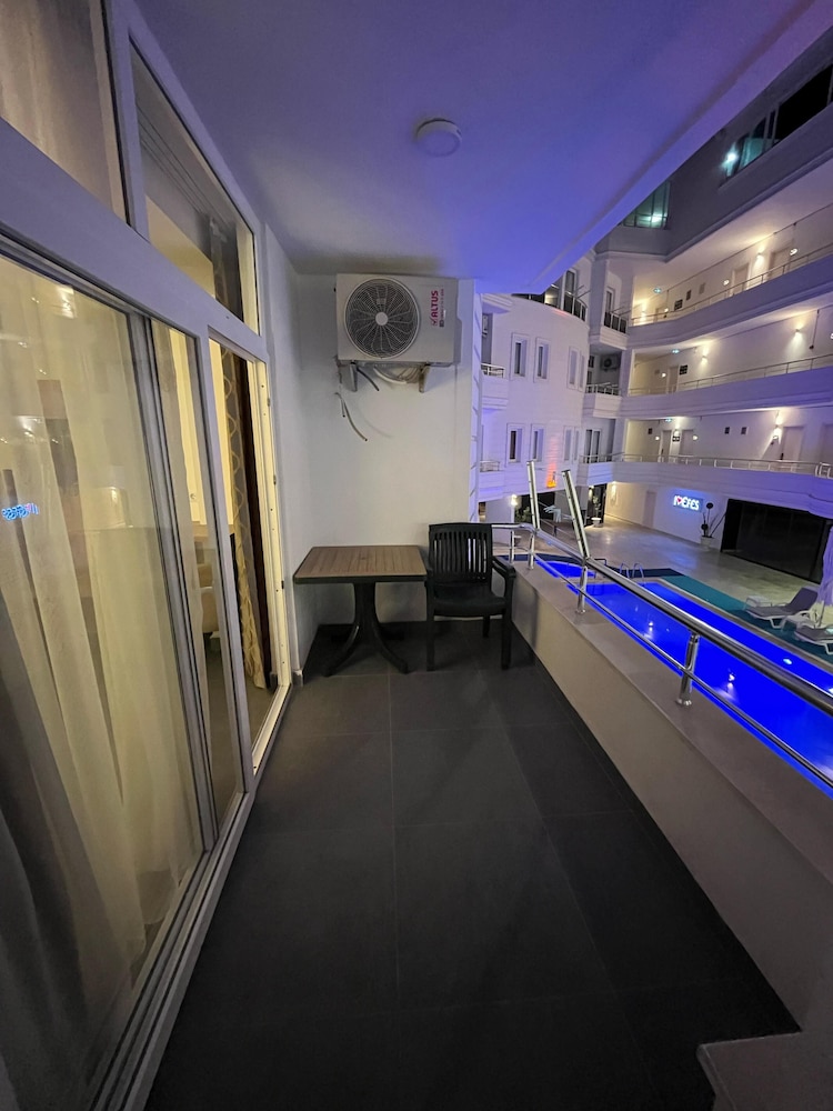 Deluxe Suite - Photo 8