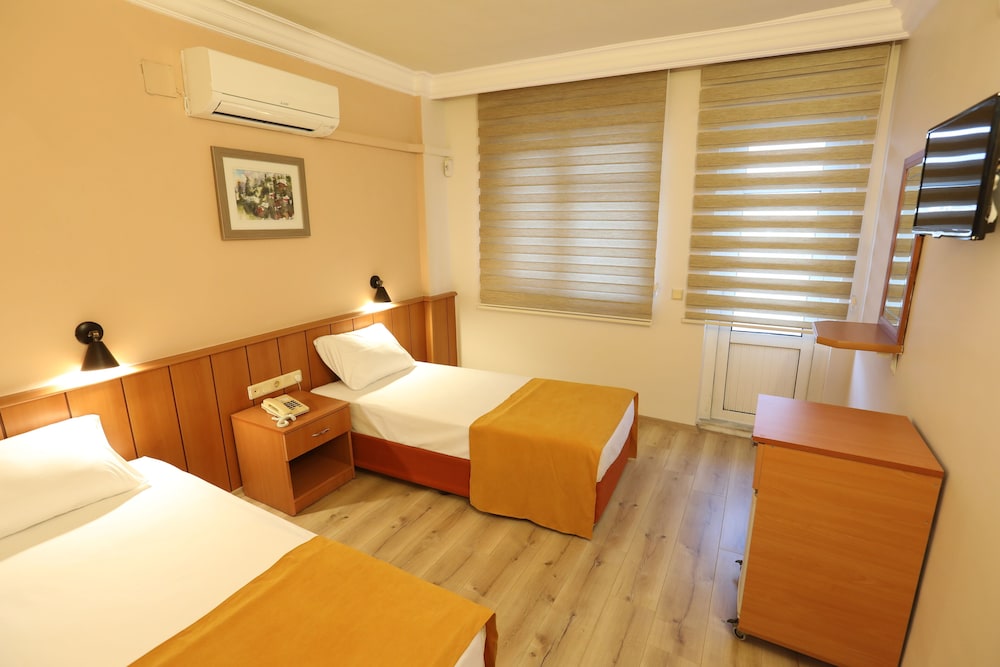 Standard Twin Room - Photo 1