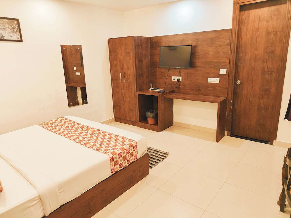 Deluxe Double Room, City View