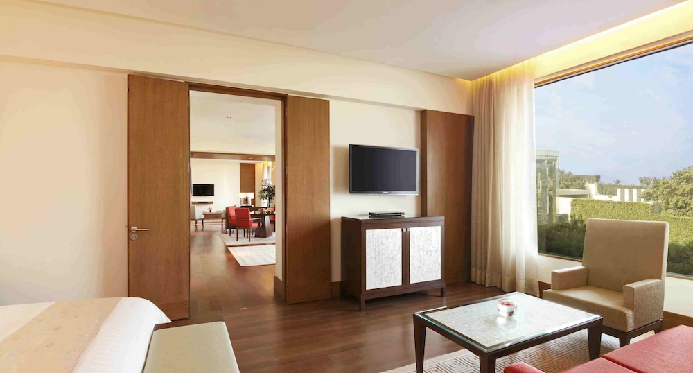 Luxury Suite - Photo 2
