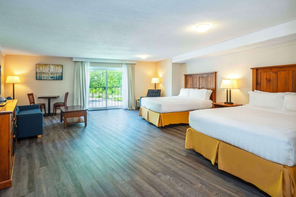 Suite, Multiple Beds, Non Smoking photo 1