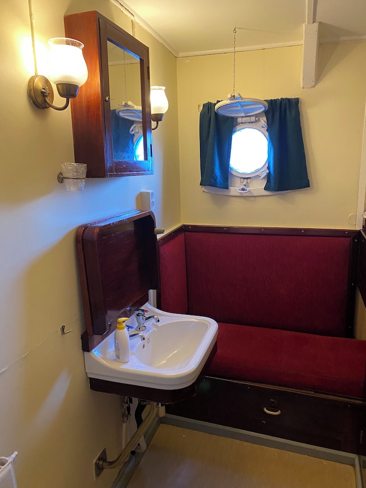Single Room, Non Smoking, Shared Bathroom photo 2