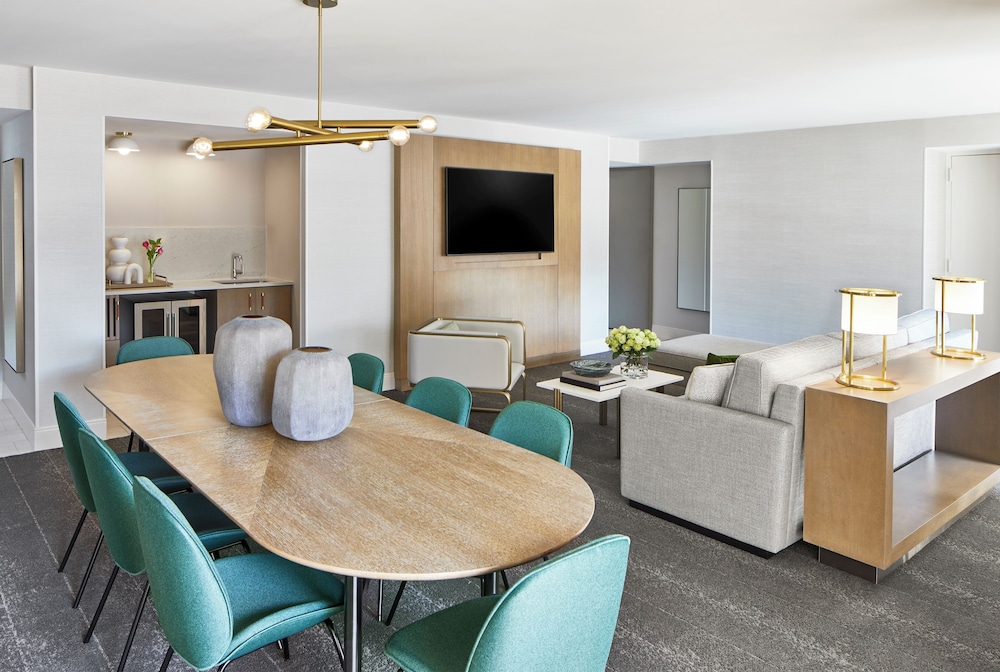 Premium Suite - Photo 1