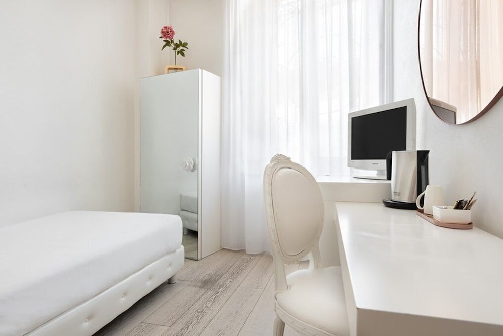 Deluxe Double Room Single Use