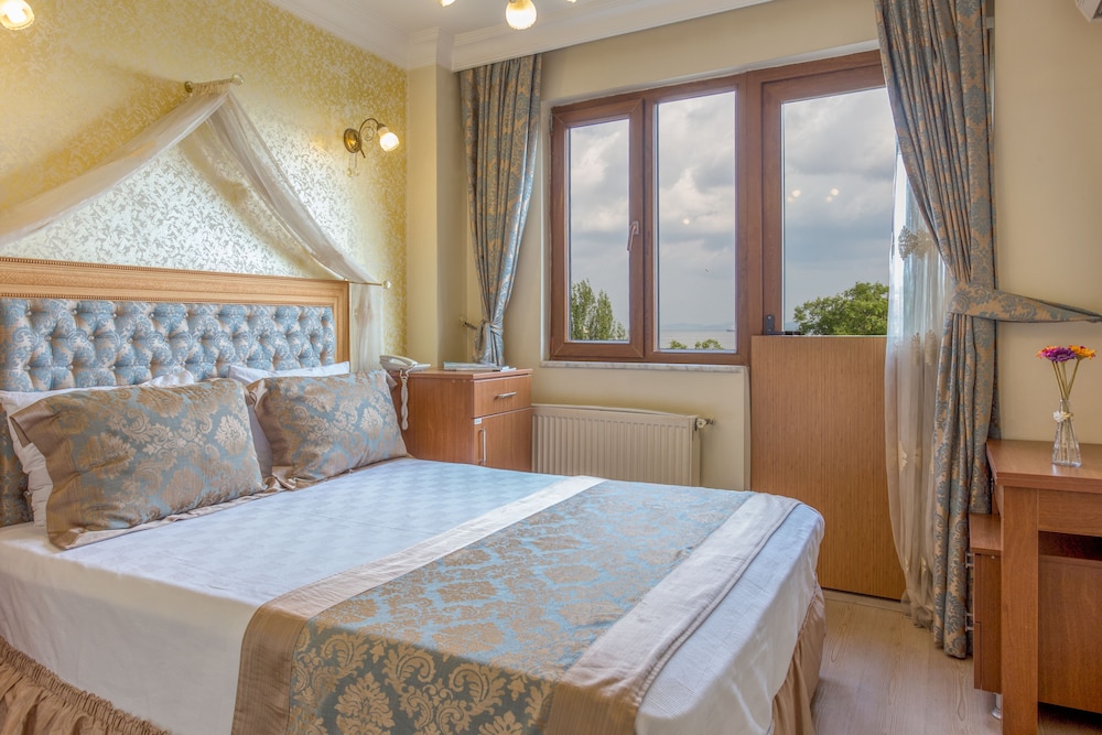Double Room with Balcony and Sea View photo 2