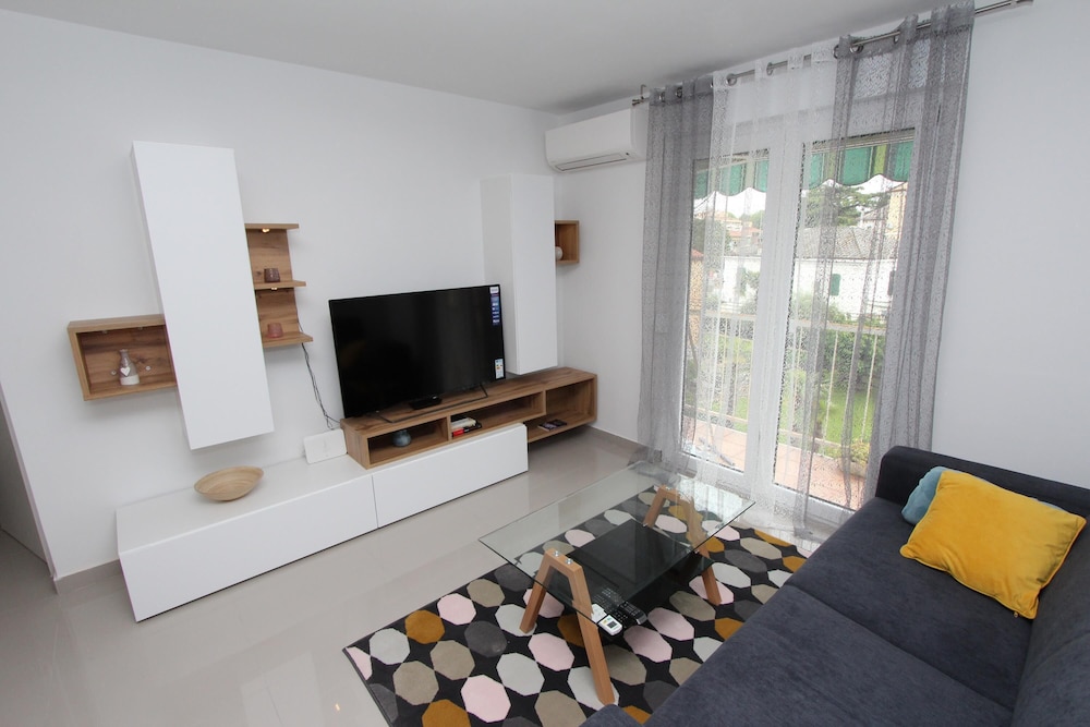 Apartment, 2 Bedrooms - Photo 4