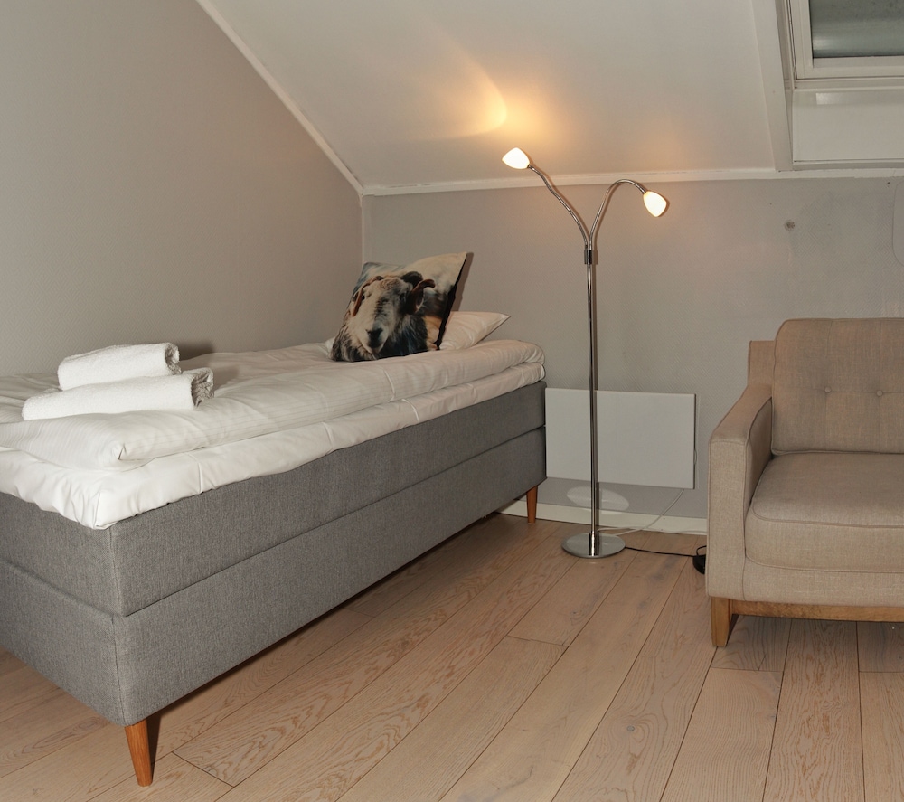 Economy Twin Room photo 2