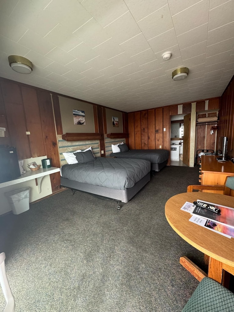 Basic Room, 2 Double Beds, Pets Allowed, Oceanfront
