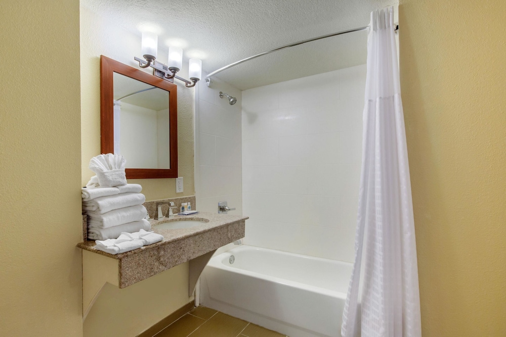 Suite, Multiple Beds, Non Smoking (Efficiency) - Photo 1