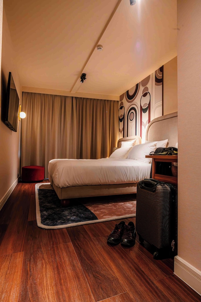 Junior Suite, City View