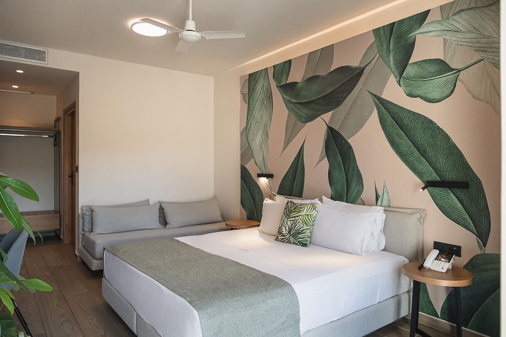 Economy Double Room on Ground Floor With Pool View - Photo 5