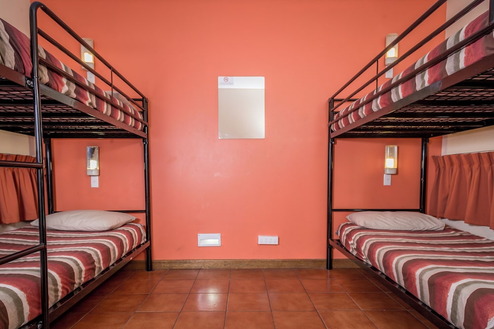 Bed in 8-Bed Female Dormitory with Shared Bathroom photo 3