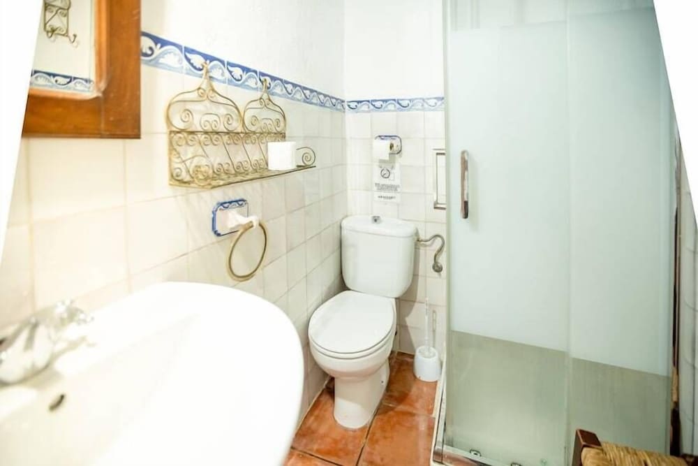Bed in 6-Bed Male Dorm Ensuite photo 2