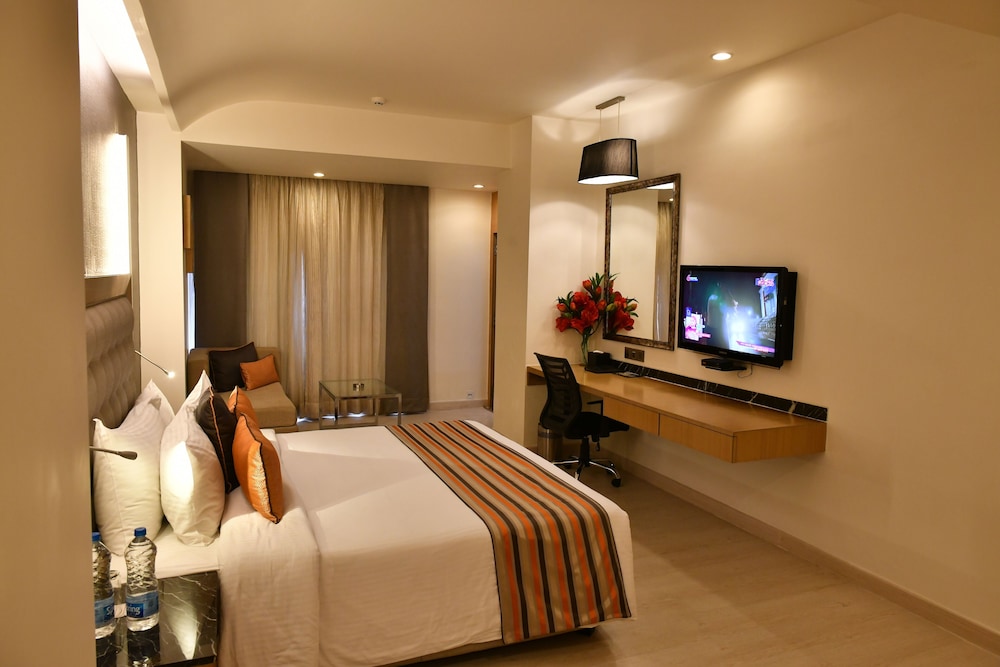 Premium Room, 1 King Bed, City View photo 2