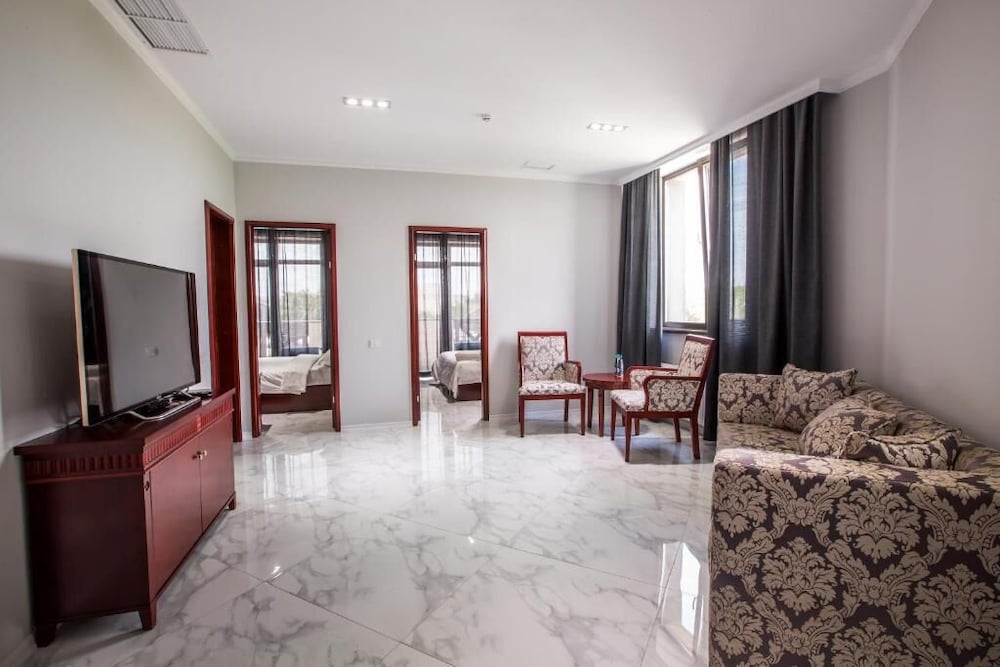 Luxury Suite, Balcony, Pool View