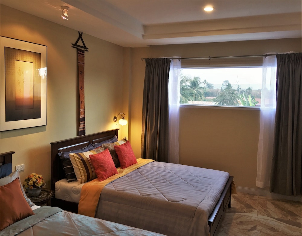 Superior Double Queen Family Room - Mountain View photo 1