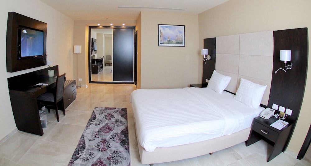 Apartment, 1 King Bed, Kitchen, City View photo 3