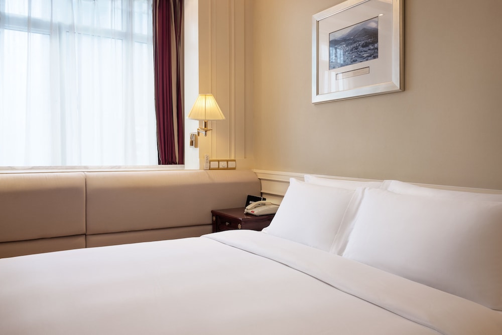 Premium Room, 1 King Bed - Photo 1