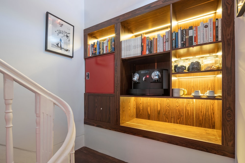 Deluxe Double Room with Balcony - Photo 4