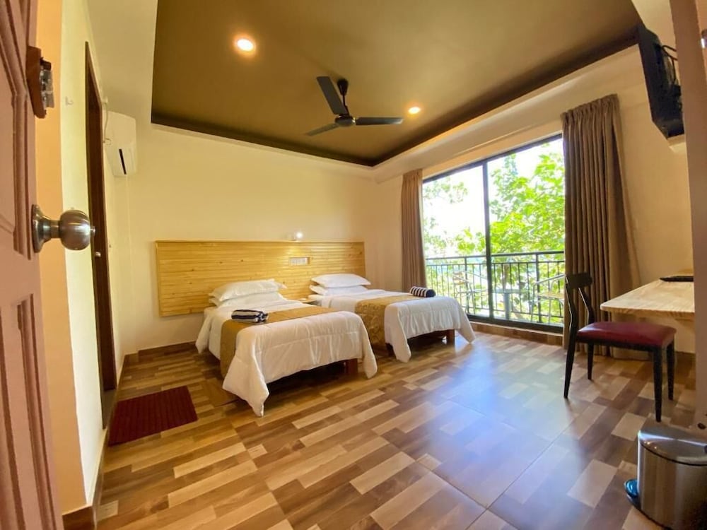 Deluxe Twin With Seaview And Balcony photo 1