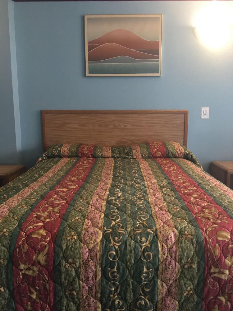 Room, 2 Queen Beds, Non Smoking photo 3