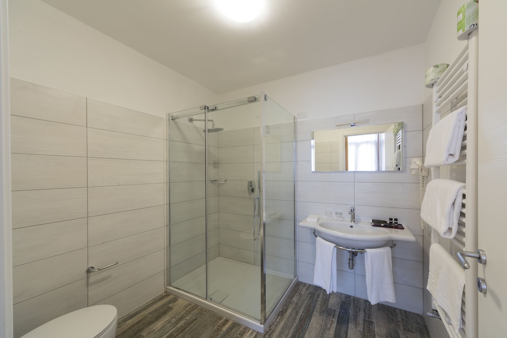 Classic Double Room - Photo 5