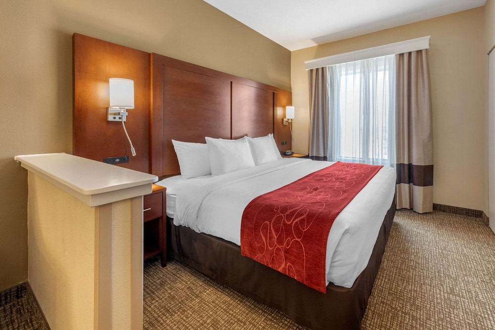Suite, 1 Queen Bed, Non Smoking - Photo 1