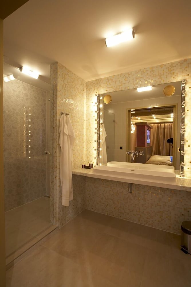 Royal Suite photo 2