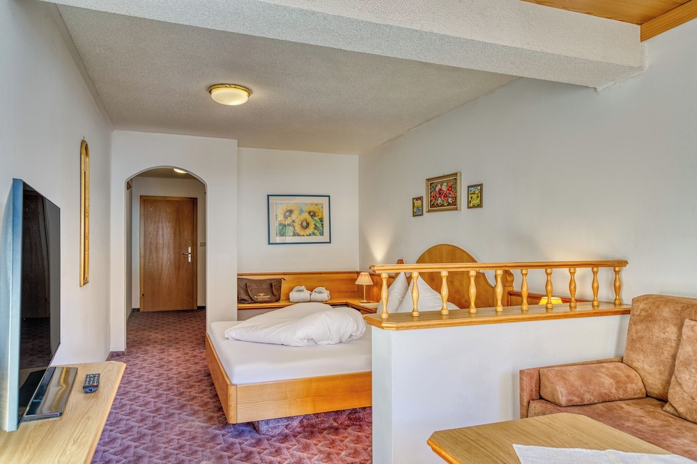 Double Room, Mountain View photo 3