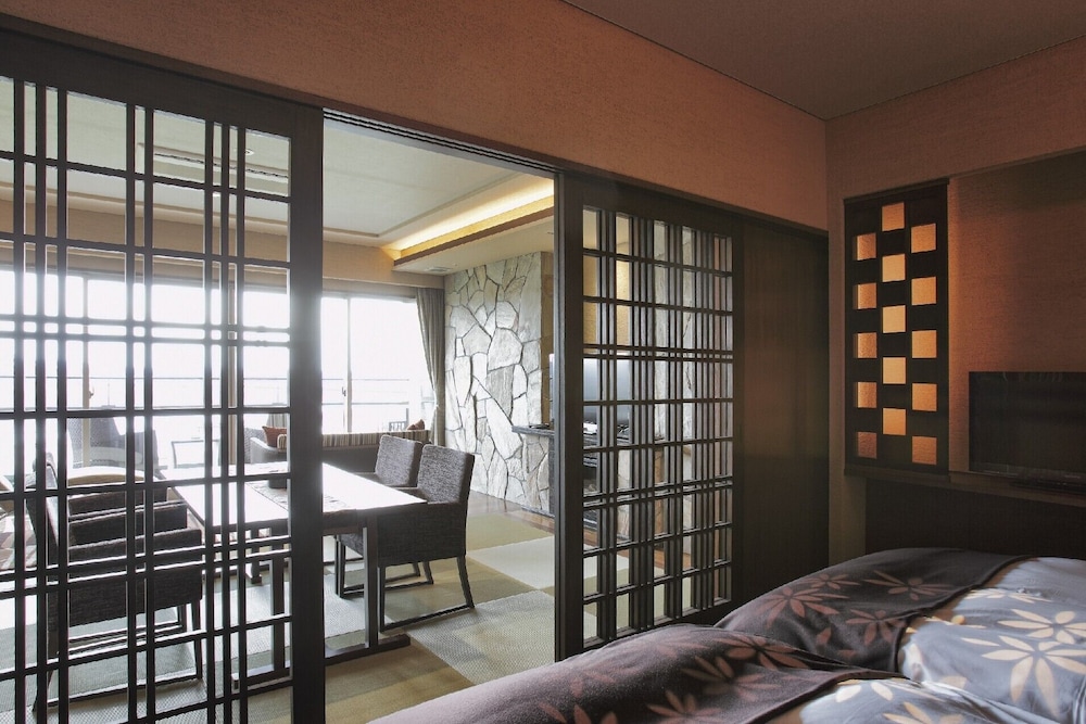 [Executive Floor] Modern Suite With Open-Air Bath, Non-Smoking photo 2
