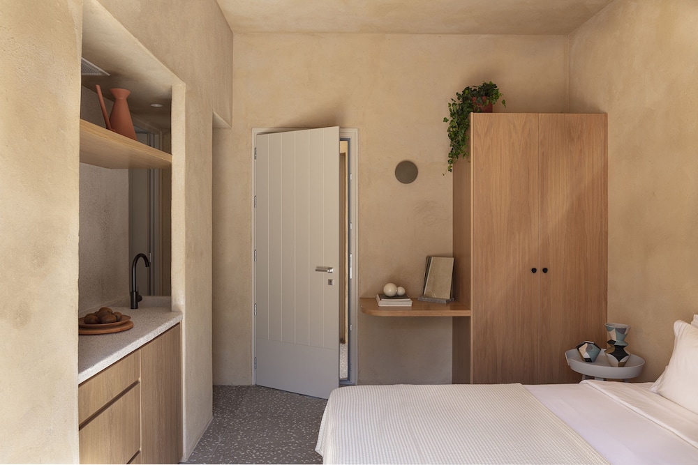 Superior Studio Suite, Private Jacuzzi and Terrace
