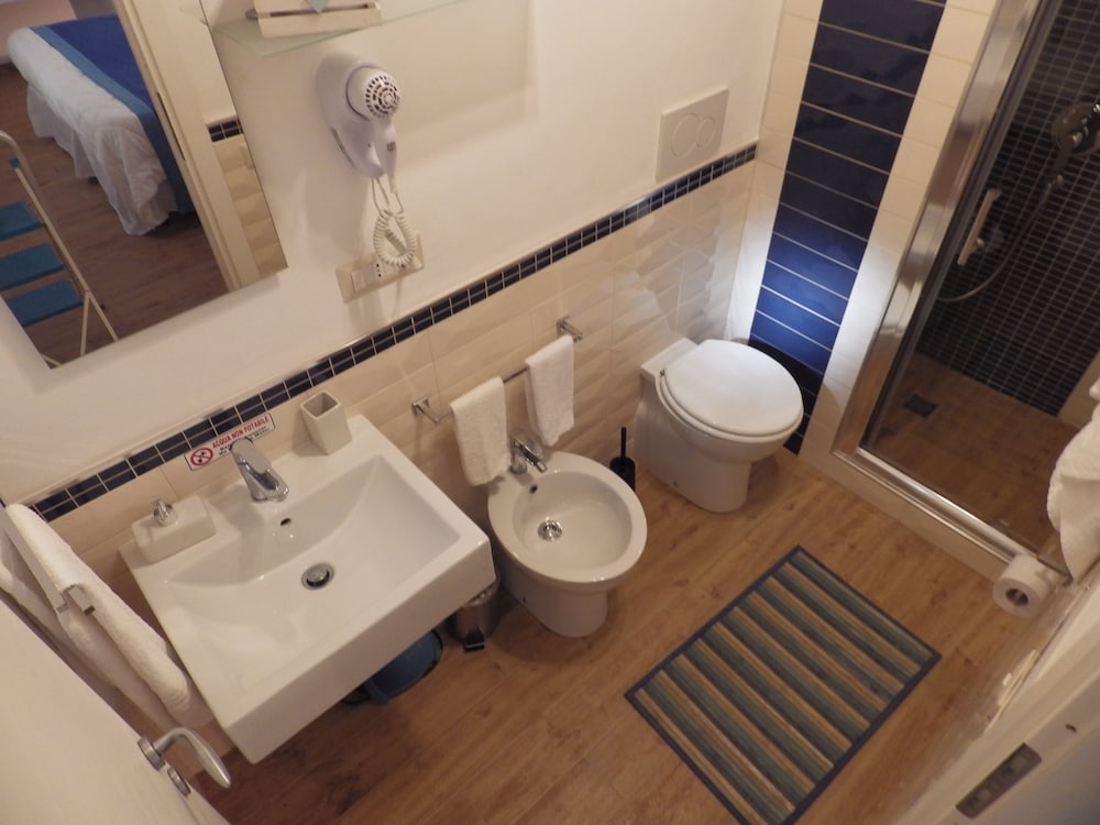 Basic Double Room photo 2