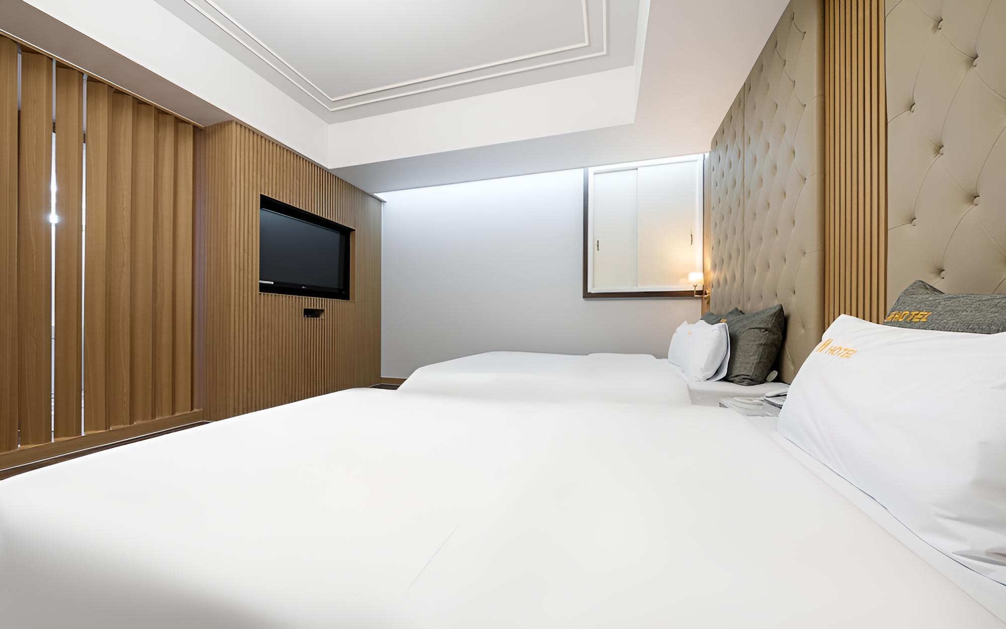 Room (Premium Twin (all rooms non-smoking)) photo 1