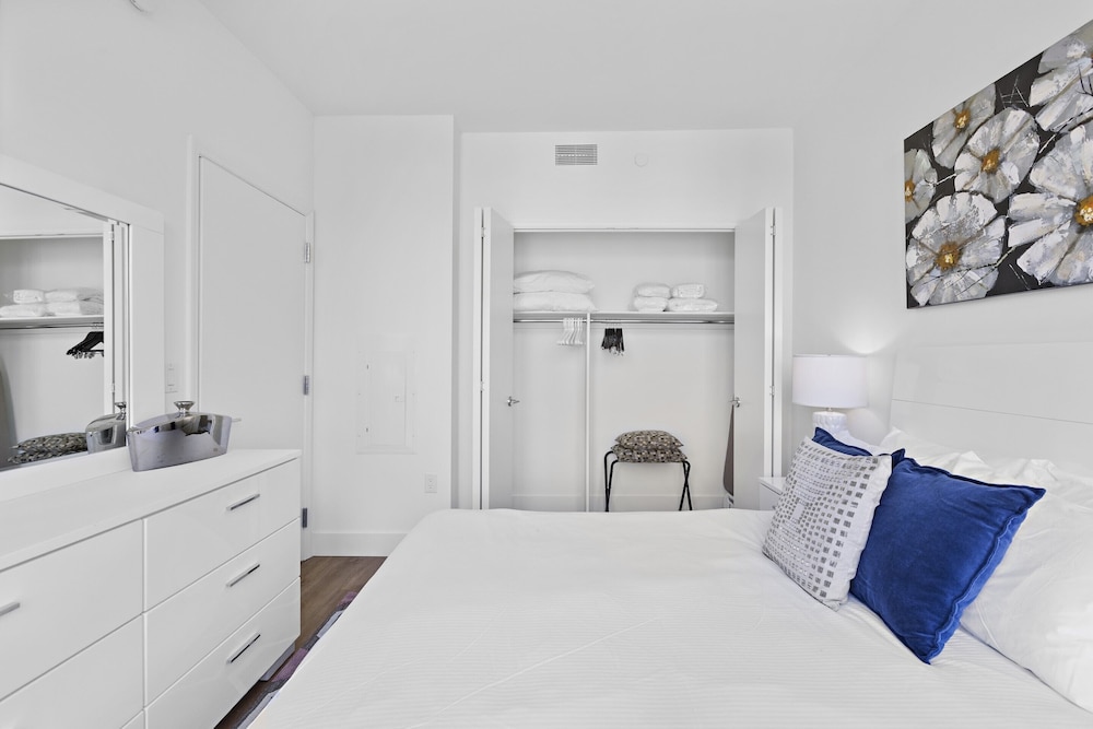 Luxury Apartment, 1 Queen Bed with Sofa bed photo 3