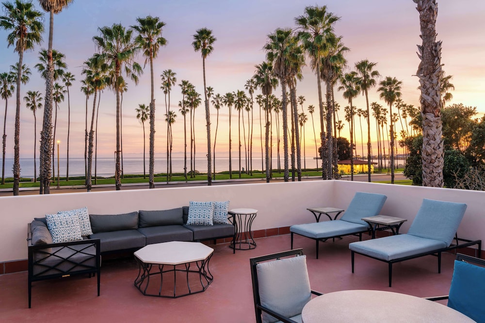 Suite, 1 King Bed, Accessible, Ocean View (Hearing) - Photo 1
