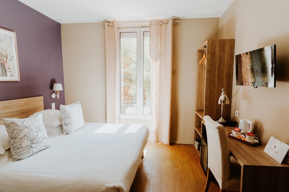 Standard Double Room - Photo 15