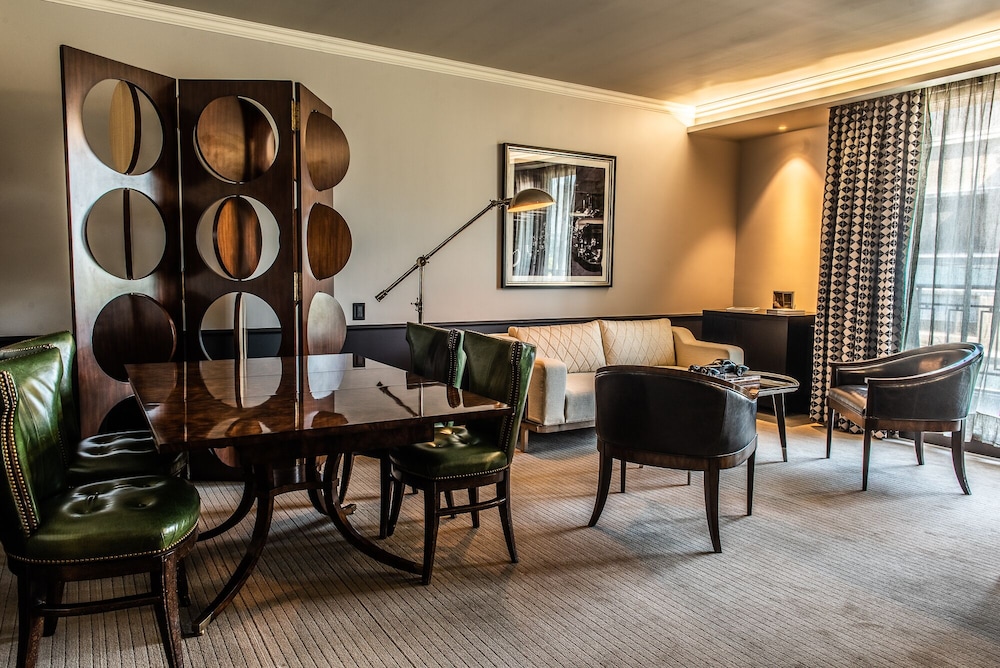 Suite (The Singular)