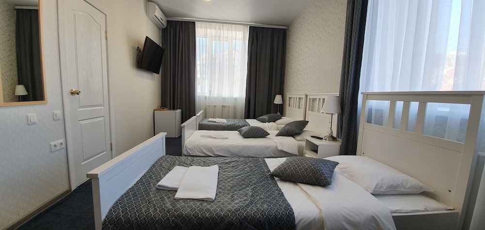 Standard Triple Room, 3 Twin Beds, Non Smoking photo 1
