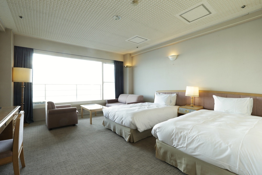 Moderate Twin Room with Shower Booth, Smoking,Ocean View - 40sqm, Up to 3 Guests - Photo 3