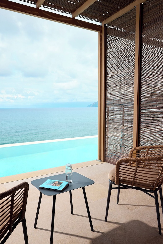 Premium Room Sea View and Swim Up Pool