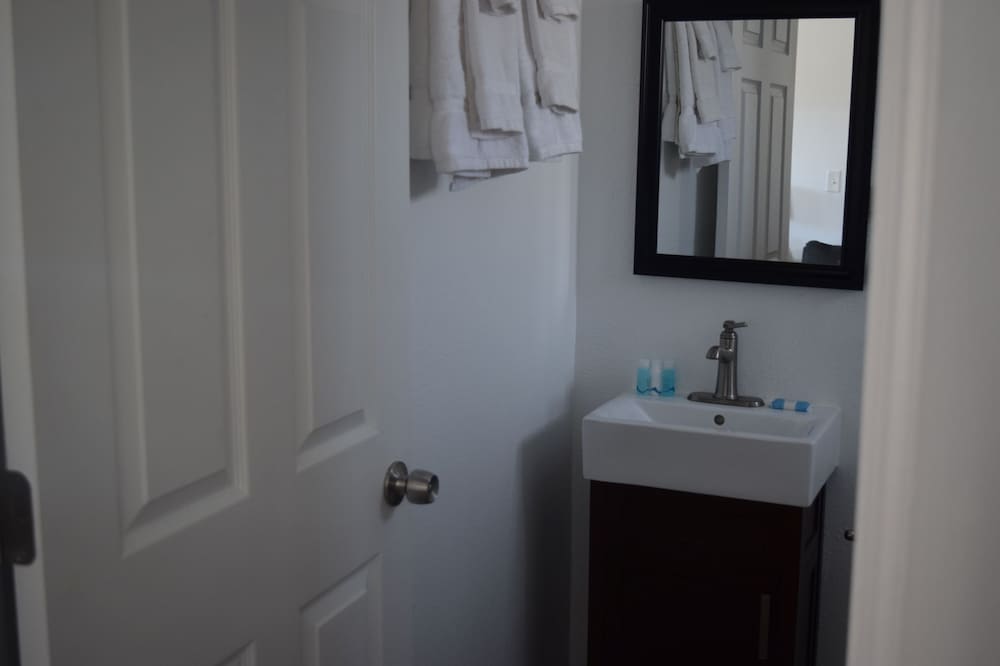Standard Room, Kitchenette (Room 12) photo 3