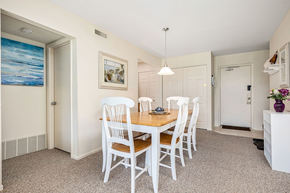 Luxury Condo photo 2