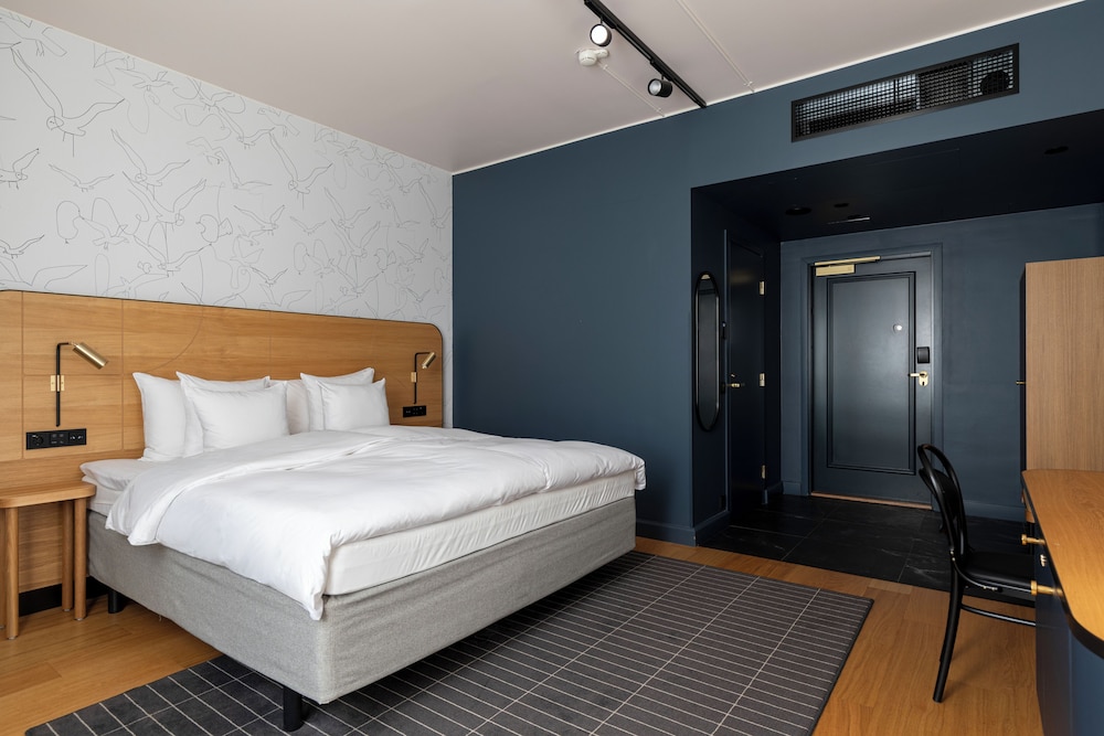 Room, 1 King Bed (Solo) - Photo 3