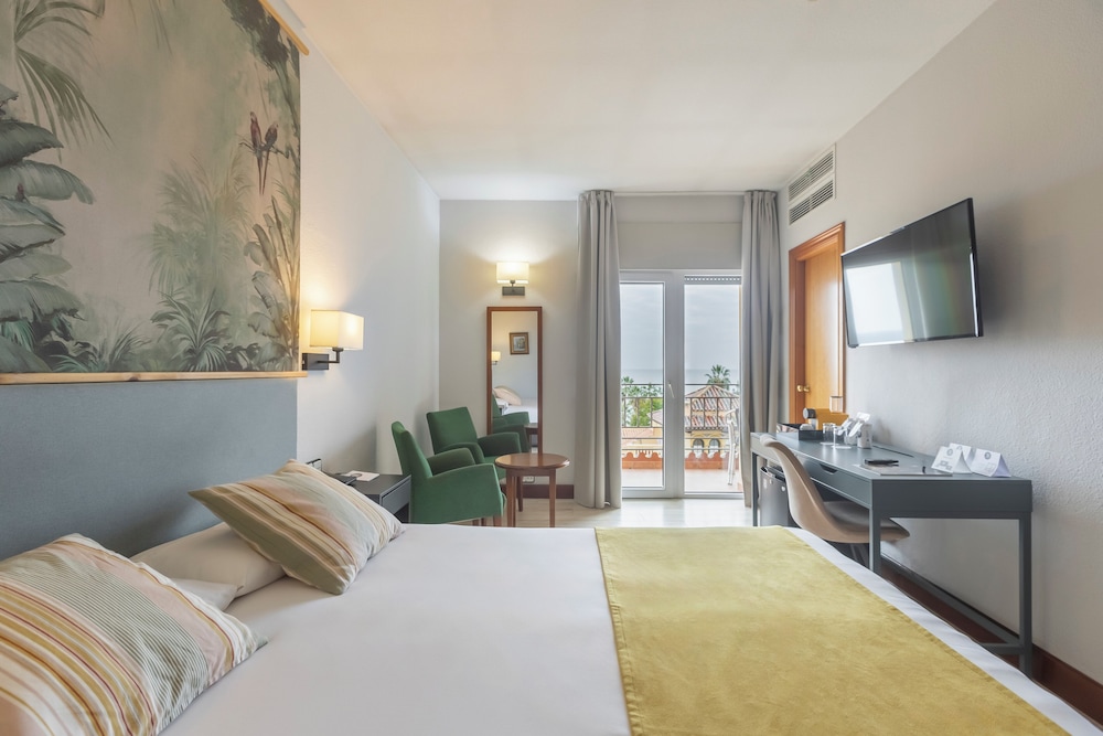 Double Room, Balcony, Sea View photo 2