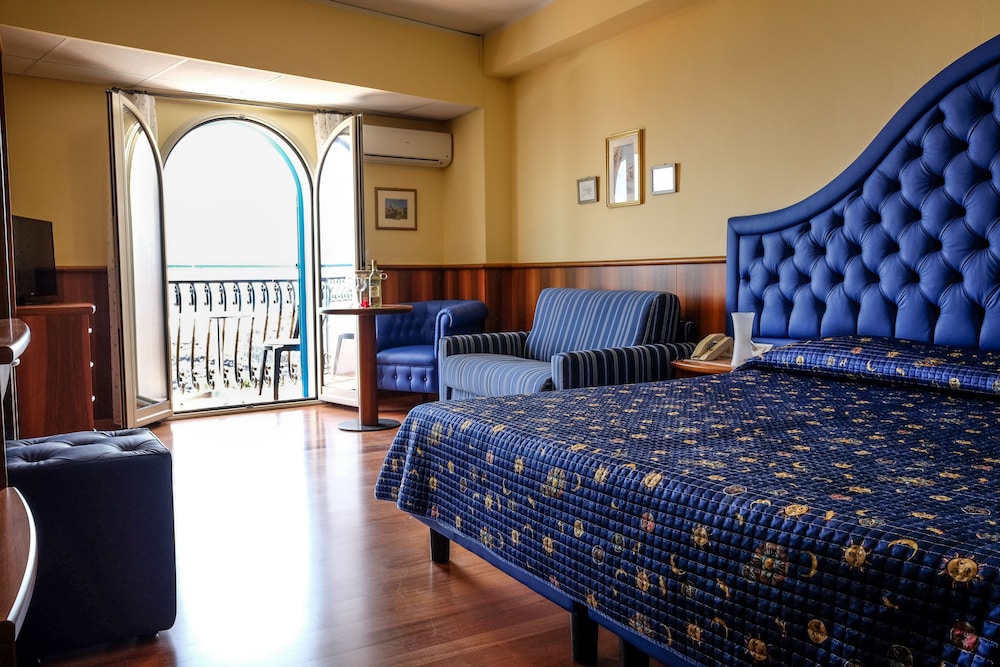 Superior Double or Twin Room, Sea View - Photo 6