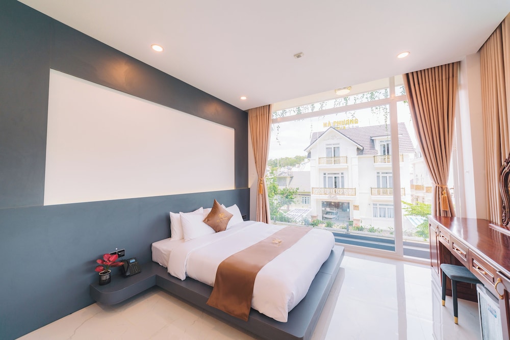 Premium Pool View Room - Photo 6